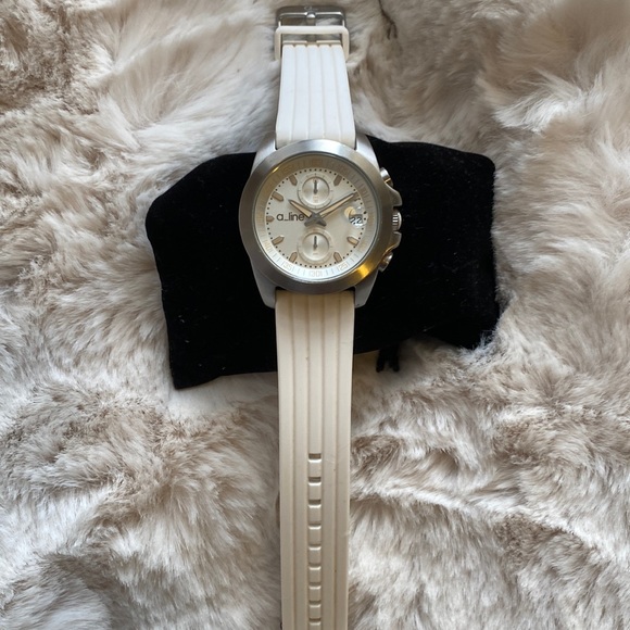 NWT ** Ladies a_line watch - Picture 2 of 8